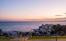 Flisvos Elite Seafront Luxury Apartment